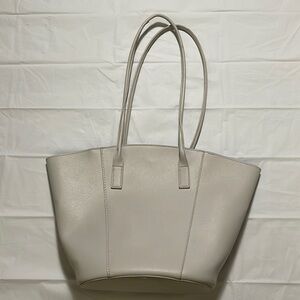Beautiful light grey satchel style women’s pocket book. Like new condition.